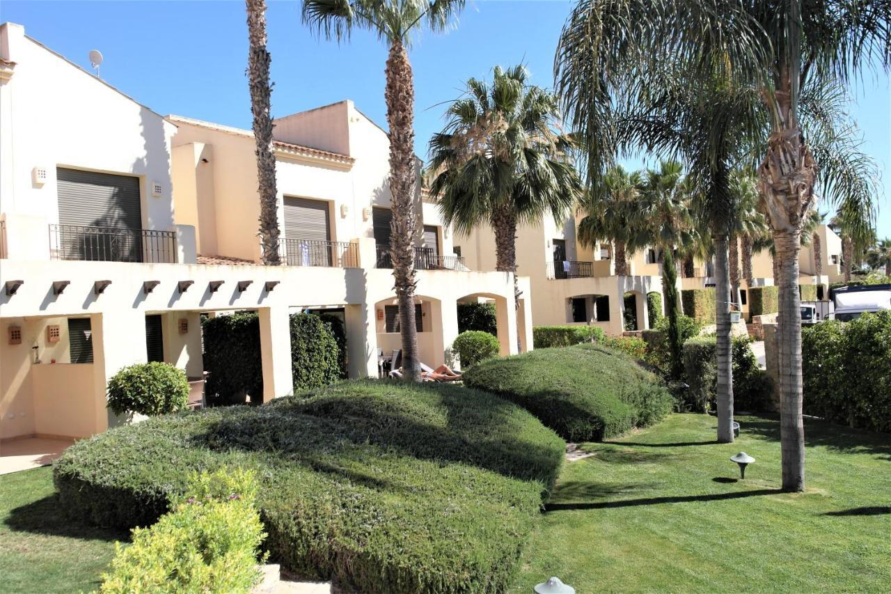Townhouse Overlooking The Pool